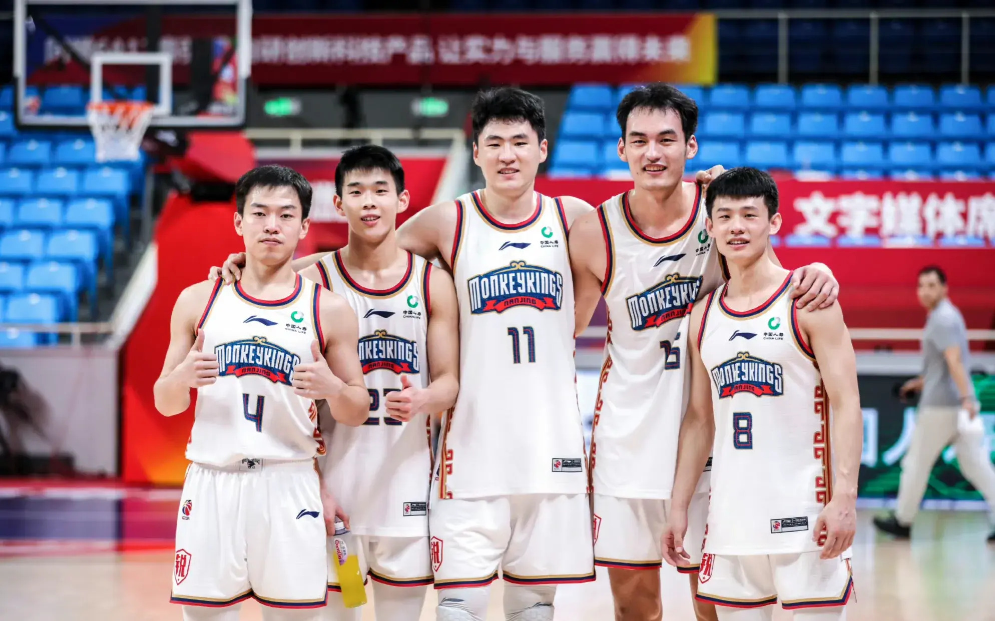 新赛季球队排名逐渐明朗，战术调整取得成效的简单介绍