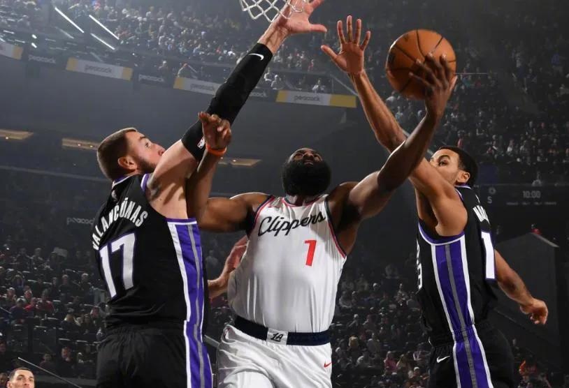 包含詹姆斯绝杀时刻，波尔津吉斯点燃赛场，迎来胜利迎来胜利！的词条