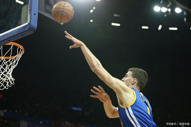 包含库里在皇家马德里比赛中突破纪录，大胜引发热议！的词条